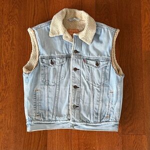 Vintage Levi’s Sherpa Lined Vest 70520 size Small